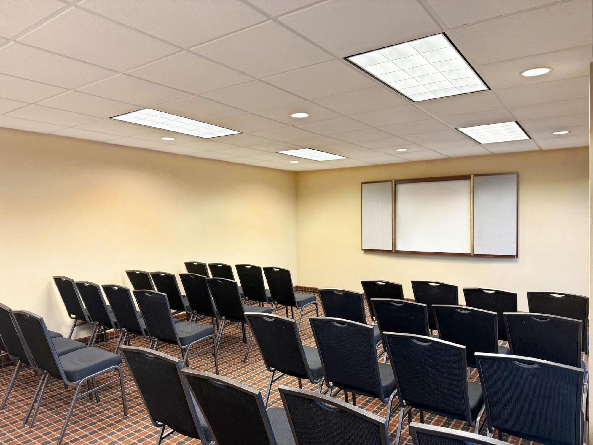 Holiday Inn South Plainfield-Piscataway By Ihg Exterior foto